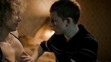 Откровенные сцены с обнаженными телами актеров в сериале Двойка