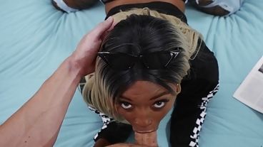 Молоденькая негритянка затейливо берет в рот член любовника и трахается сзади