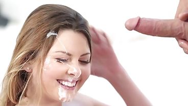 Милая цыпочка занялась сексом с огромным членом и получила сперму на лицо