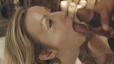 Черный мужик трахает беременную блондинку и кончает в рот