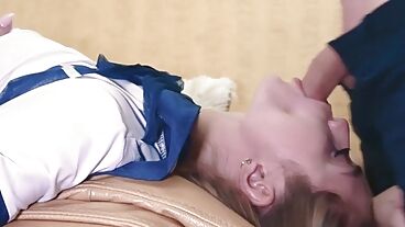 Девушка выдоила сперму на маленькие титьки после домашнего порева