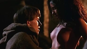 Монах заметил дойки сексуальной куколки в филье Имя розы