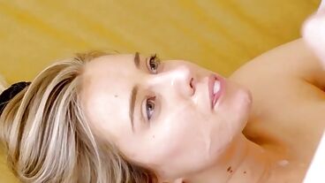 Мощно трахнул молодую телку в короткой юбке и кончил на лицо